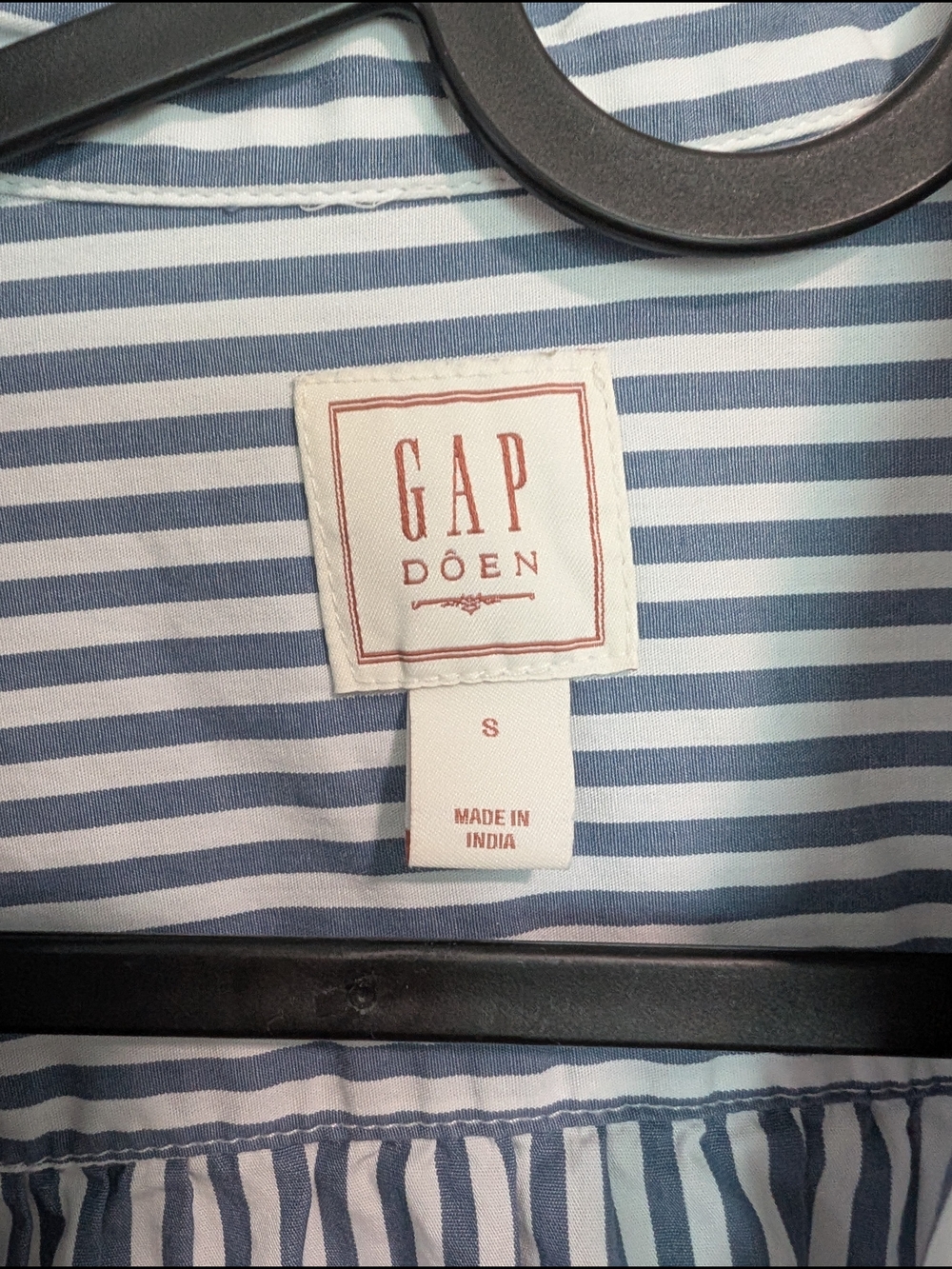 GAP Women’s Blue and White Striped Button-Down Shirt with Eyelet Collar - Picture 5 of 6